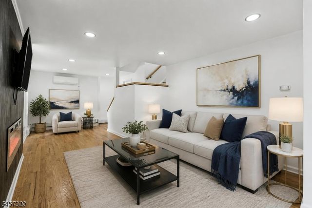 15 Cherry St, Newton Town, NJ 07860