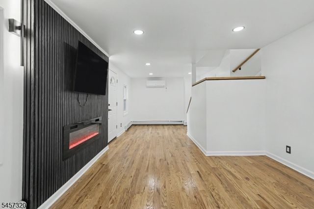 15 Cherry St, Newton Town, NJ 07860