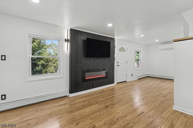 15 Cherry St, Newton Town, NJ 07860