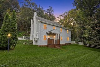 15 Cherry St, Newton Town, NJ 07860