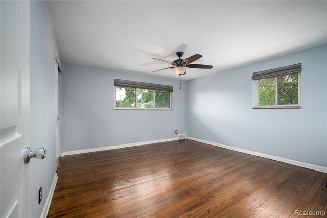 11026 Middlebelt Road, Livonia, MI 48150