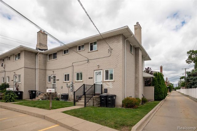 11026 Middlebelt Road, Livonia, MI 48150