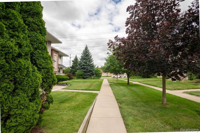 11026 Middlebelt Road, Livonia, MI 48150