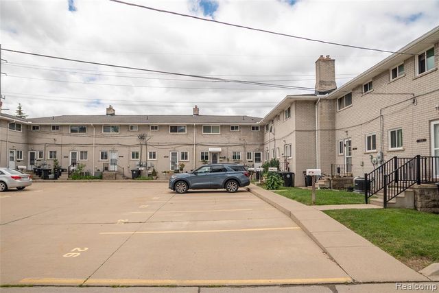 11026 Middlebelt Road, Livonia, MI 48150
