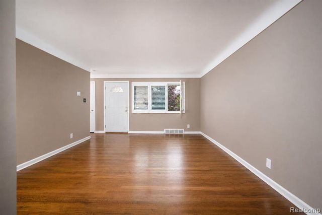 11026 Middlebelt Road, Livonia, MI 48150