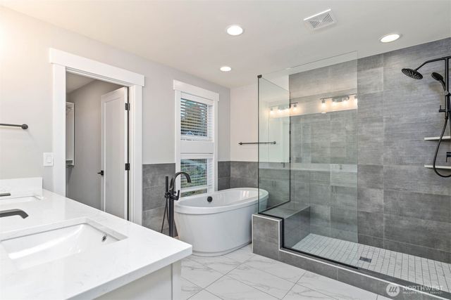 3853 95th Avenue E, Edgewood, WA 98371