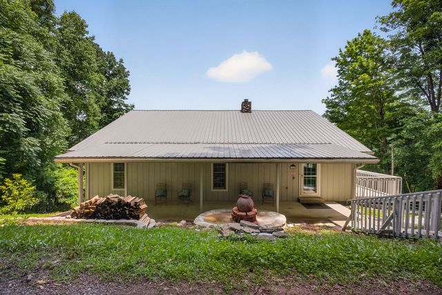 1038 Lakeside Dr, Smithville, TN 37166