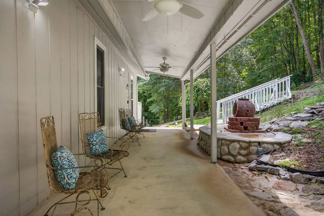 1038 Lakeside Dr, Smithville, TN 37166