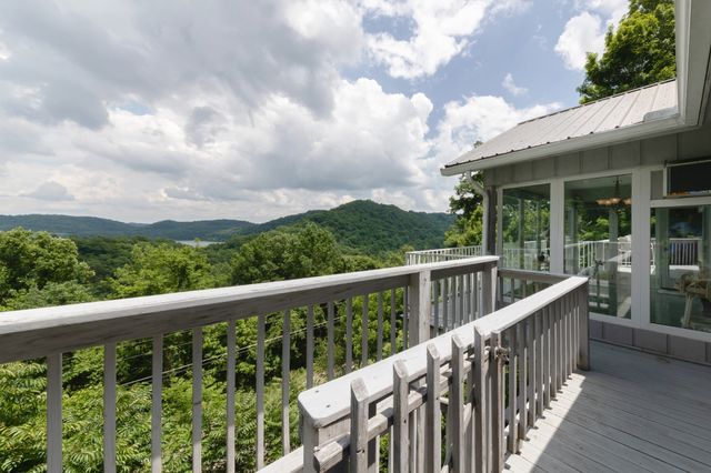 1038 Lakeside Dr, Smithville, TN 37166