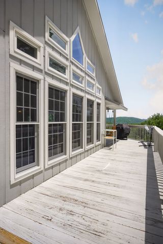 1038 Lakeside Dr, Smithville, TN 37166