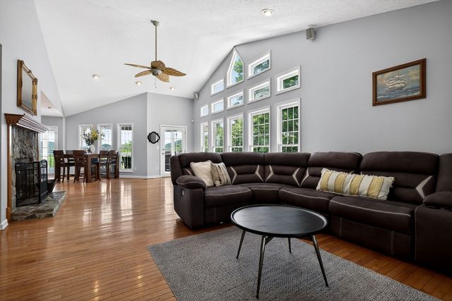 1038 Lakeside Dr, Smithville, TN 37166