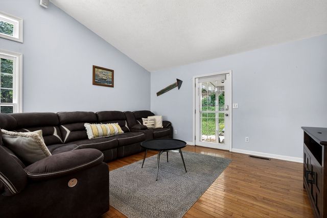1038 Lakeside Dr, Smithville, TN 37166