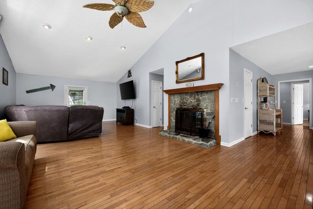 1038 Lakeside Dr, Smithville, TN 37166