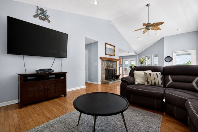 1038 Lakeside Dr, Smithville, TN 37166