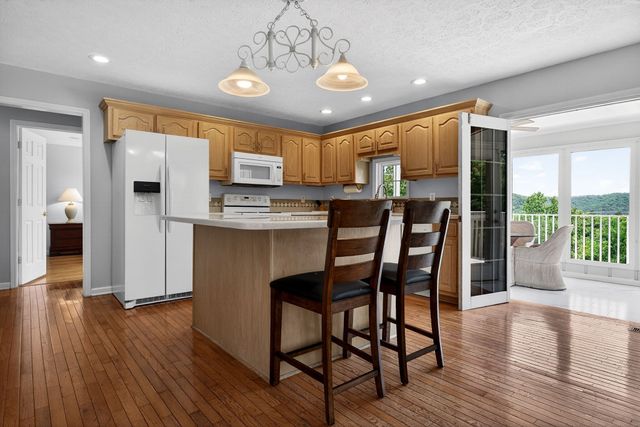 1038 Lakeside Dr, Smithville, TN 37166