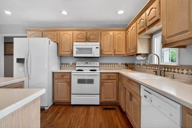 1038 Lakeside Dr, Smithville, TN 37166