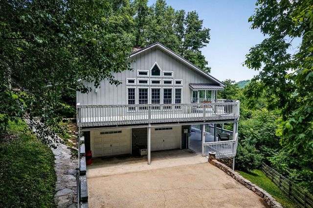 1038 Lakeside Dr, Smithville, TN 37166