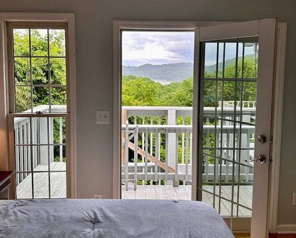 1038 Lakeside Dr, Smithville, TN 37166