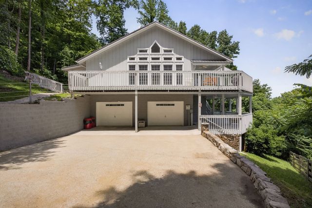 1038 Lakeside Dr, Smithville, TN 37166