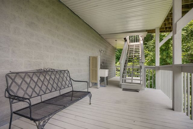 1038 Lakeside Dr, Smithville, TN 37166