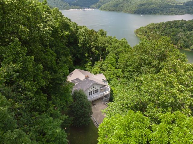 1038 Lakeside Dr, Smithville, TN 37166