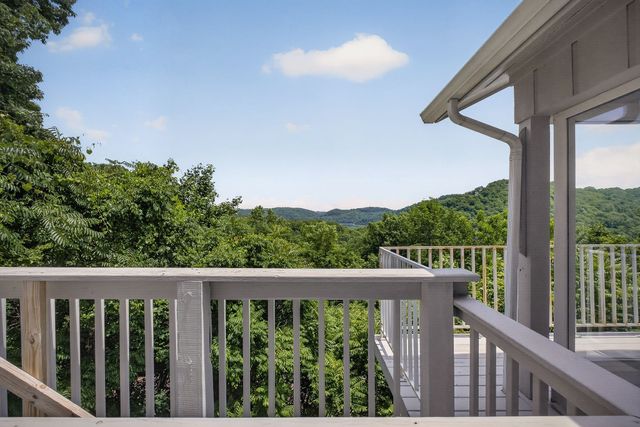 1038 Lakeside Dr, Smithville, TN 37166