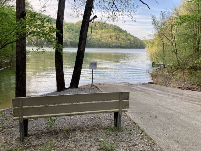 1038 Lakeside Dr, Smithville, TN 37166