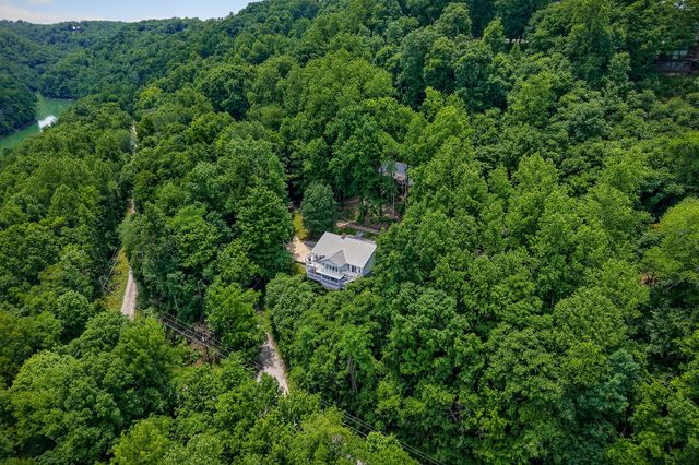 1038 Lakeside Dr, Smithville, TN 37166