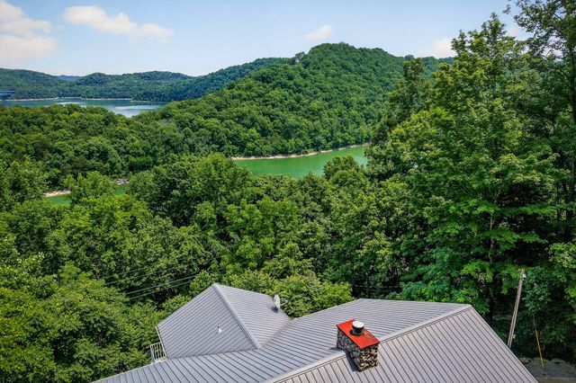 1038 Lakeside Dr, Smithville, TN 37166