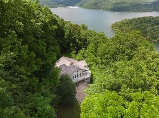 1038 Lakeside Dr, Smithville, TN 37166