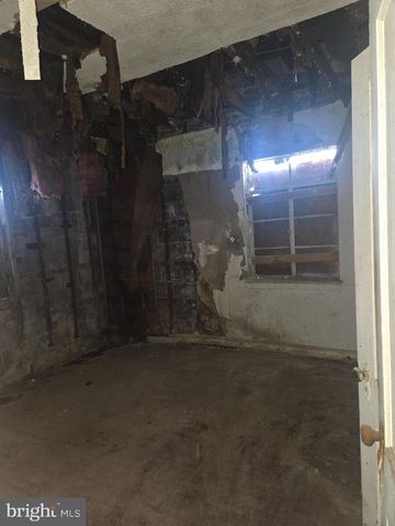 4639 HILLSIDE RD SE, Washington, DC 20019