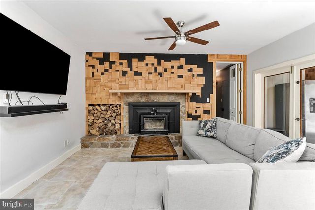 310 WOODVIEW RD, West Grove, PA 19390