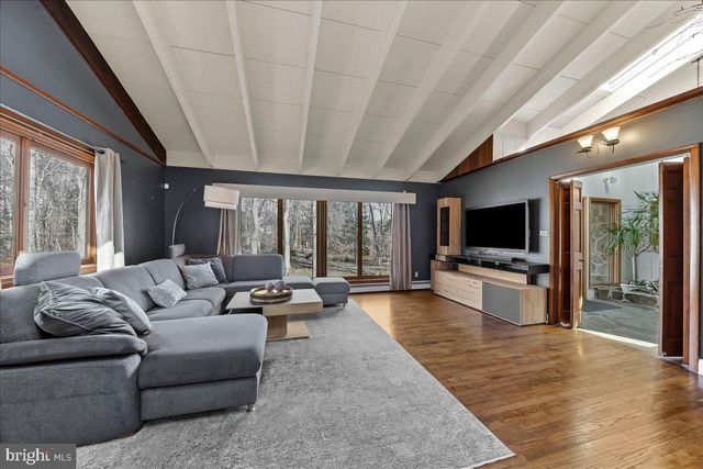 310 WOODVIEW RD, West Grove, PA 19390