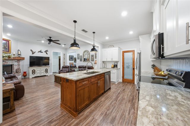 7222 Neches Street, Athens, TX 75752