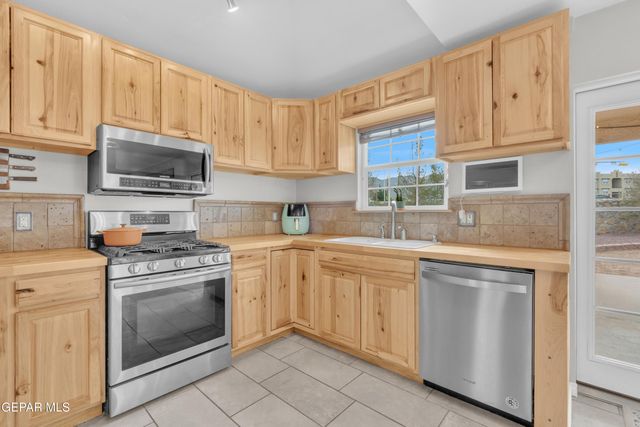 4573 Robert Acosta Drive, El Paso, TX 79934