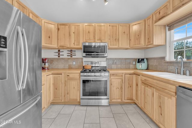 4573 Robert Acosta Drive, El Paso, TX 79934