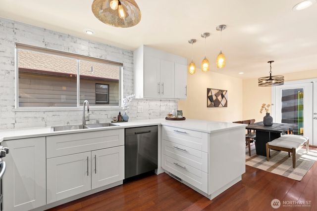 10200 62nd Avenue S, Seattle, WA 98178