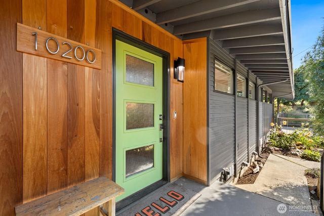 10200 62nd Avenue S, Seattle, WA 98178