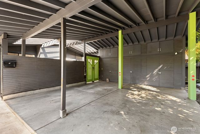 10200 62nd Avenue S, Seattle, WA 98178