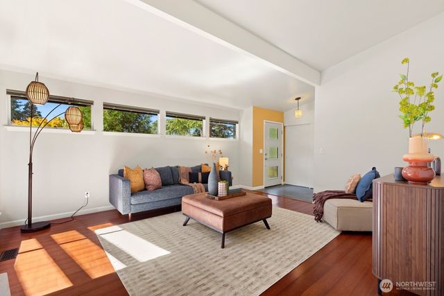 10200 62nd Avenue S, Seattle, WA 98178