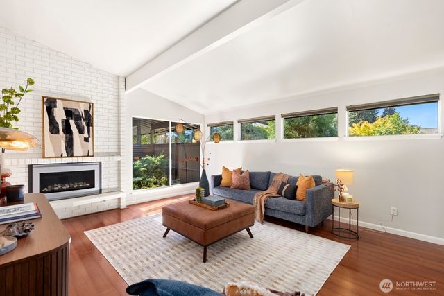 10200 62nd Avenue S, Seattle, WA 98178