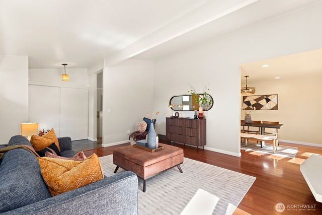 10200 62nd Avenue S, Seattle, WA 98178