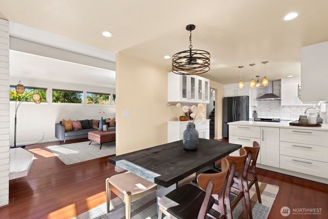 10200 62nd Avenue S, Seattle, WA 98178