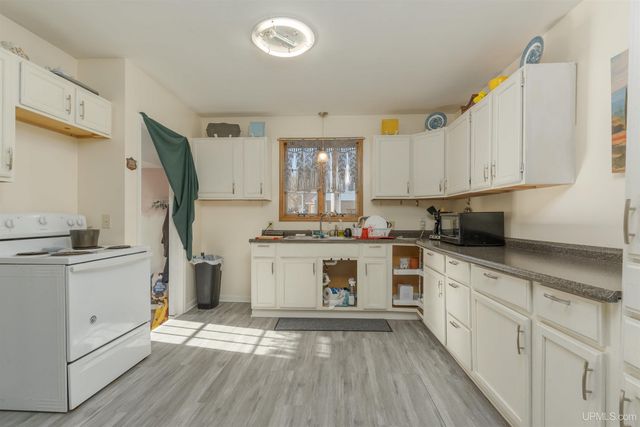 302 Blossom Street, Iron River, MI 49935