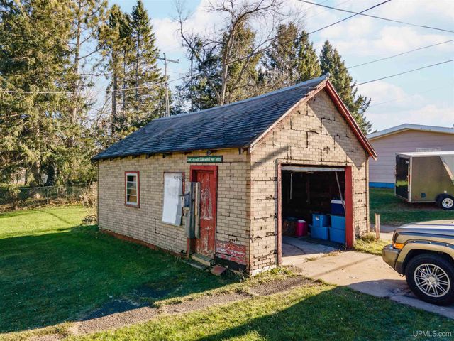 302 Blossom Street, Iron River, MI 49935