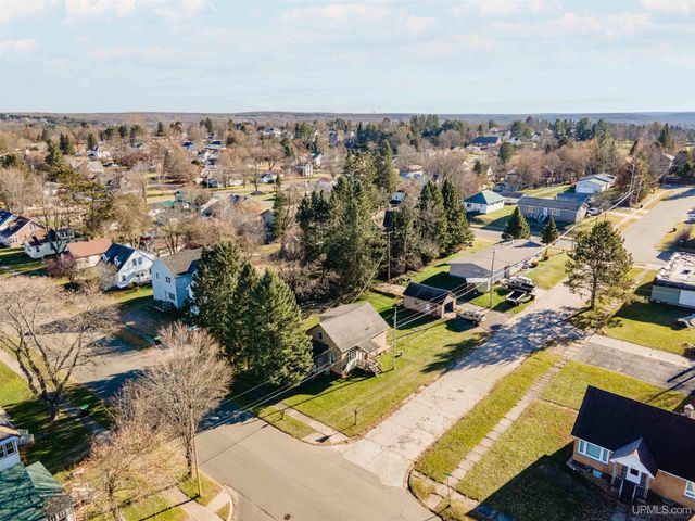 302 Blossom Street, Iron River, MI 49935