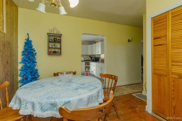 302 Blossom Street, Iron River, MI 49935