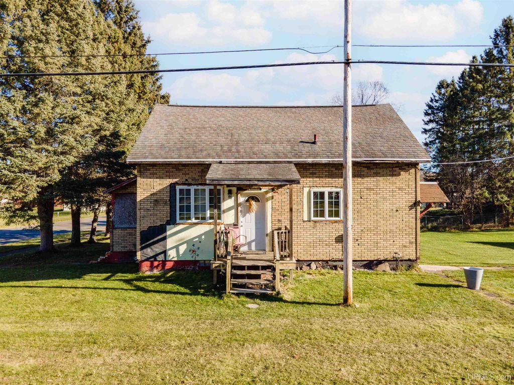 302 Blossom Street, Iron River, MI 49935