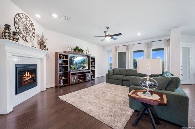 154 Violet Way, Castroville, TX 78009