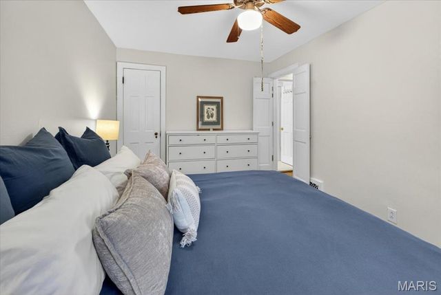 8782 Lawn Avenue, St Louis, MO 63144